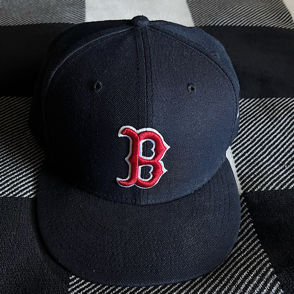 Red Sox Hat Size 8. Navy Blue And Red Logo Colorway.
